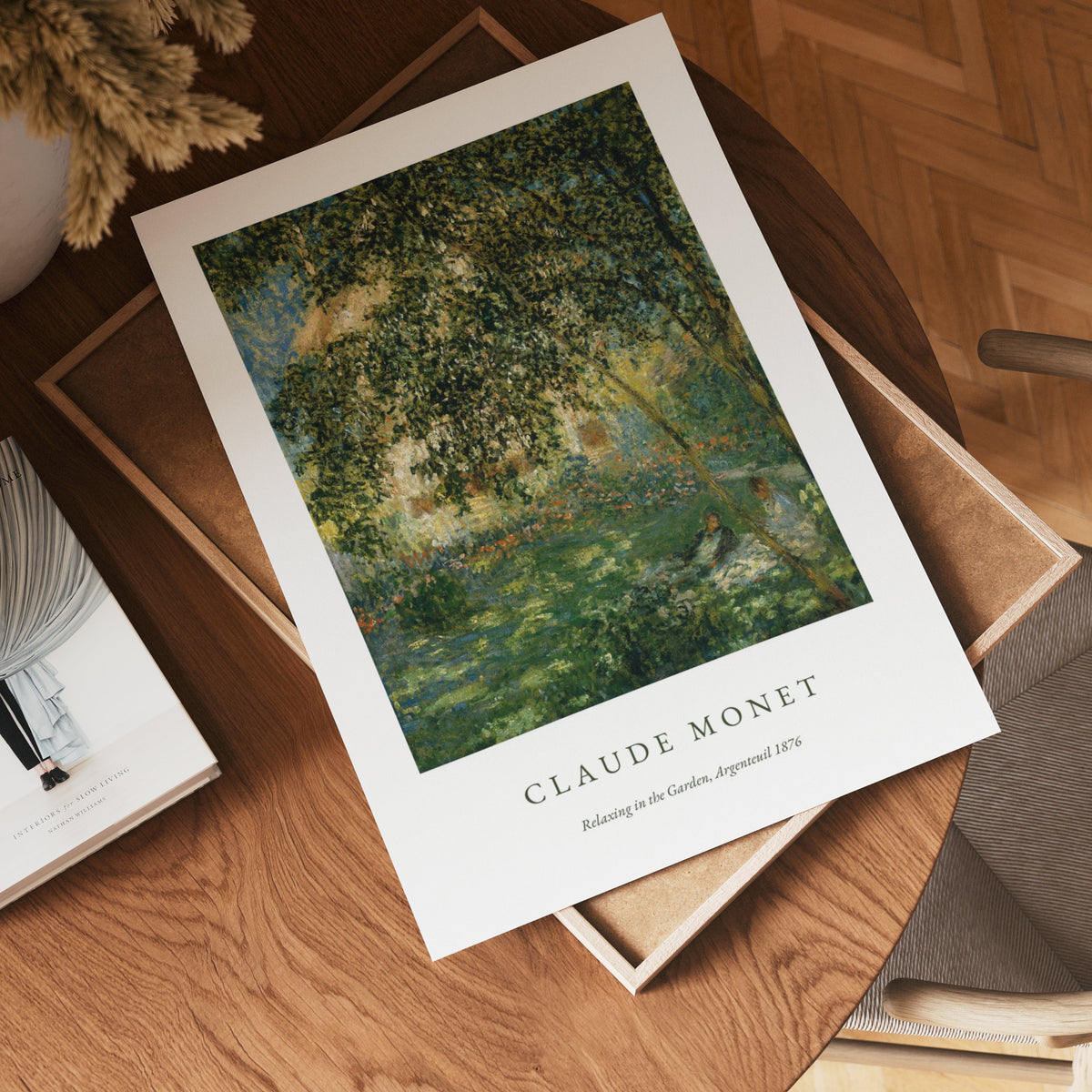 Claude Monet Relaxing In The poster visad rakt fram – Posternord affisch i hög tryckkvalitet