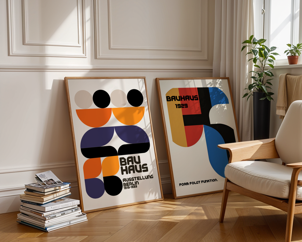Bauhaus Berlin Exhibition poster visualiserad på vägg – från Posternord i hög kvalitet