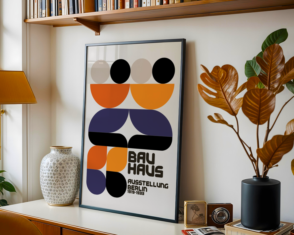 Mockup av Bauhaus Berlin Exhibition affisch på vägg – köp enkelt hos Posternord i hög kvalitet