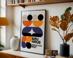 Mockup av Bauhaus Berlin Exhibition affisch på vägg – köp enkelt hos Posternord i hög kvalitet